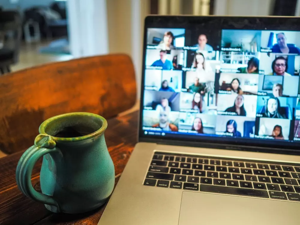 10 entscheidende Hybrid Work Soft Skills